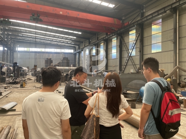 北斗機械實力引客！客戶實地考察炭化爐
